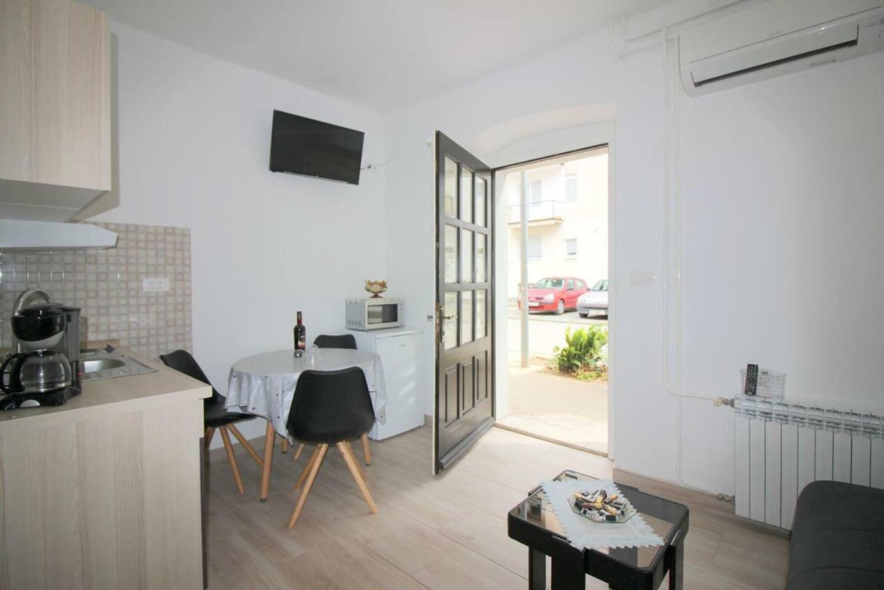 Apartment Noemi In City Center 波雷奇 外观 照片