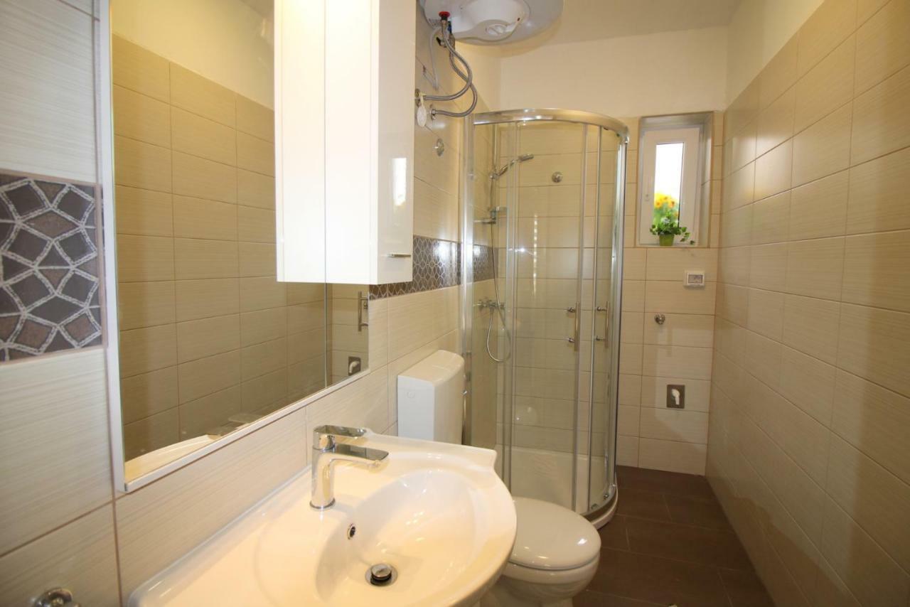 Apartment Noemi In City Center 波雷奇 外观 照片